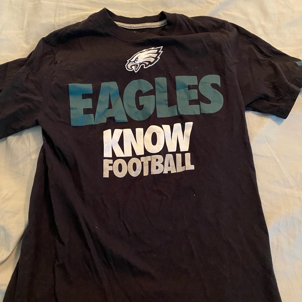Small Philadelphia Eagles shirt